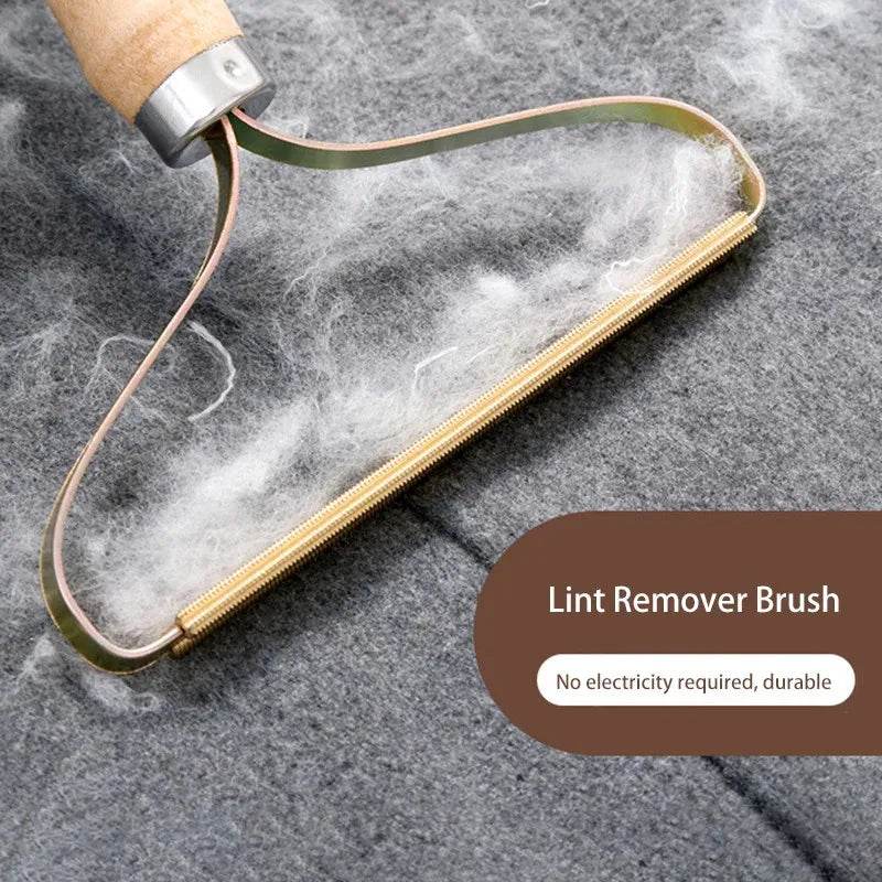 Manual lint remover brush for carpets and upholstery